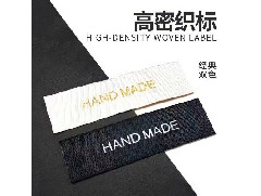 针对不同季节的服装，织唛的材质和设计应如何调整